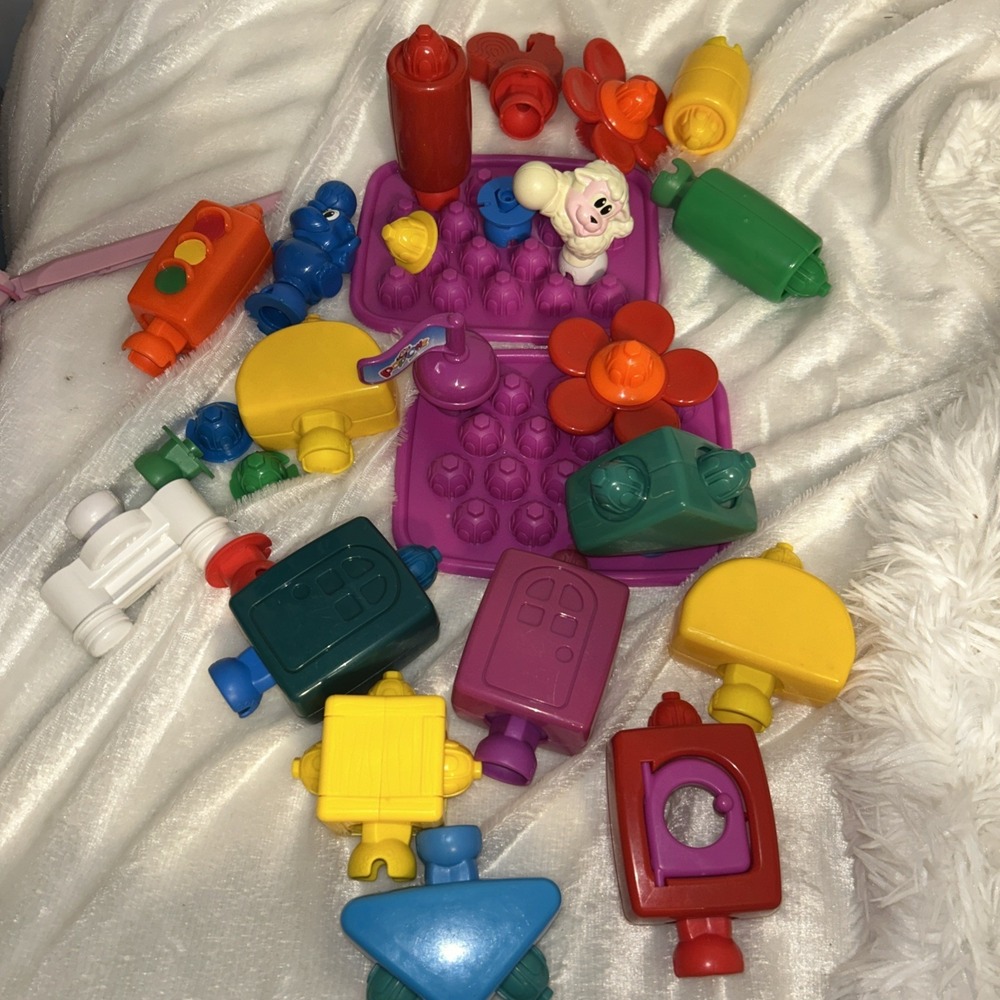 Fisher Price-Pop-Onz-2004-Assorted Pieces 24 Pieces Set Lot
